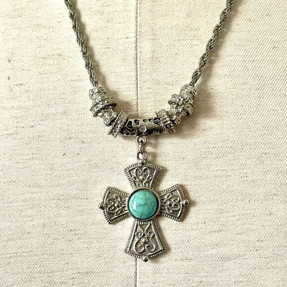 Silver tone cross Pendant necklace - Picture 3 of 12